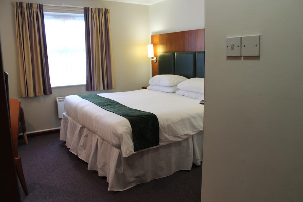 The Villa Express Kirkham  Room photo