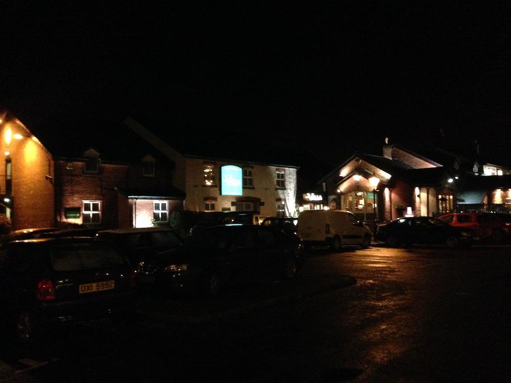 The Villa Express Kirkham  Exterior photo